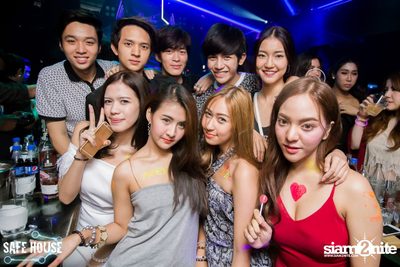 AE Tubbies pres. Single Light - Blacklight Neon Party — photo 25