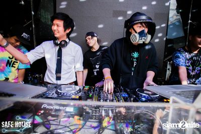 AE Tubbies pres. Single Light - Blacklight Neon Party — photo 97