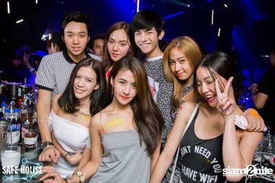 AE Tubbies pres. Single Light - Blacklight Neon Party — photo 24