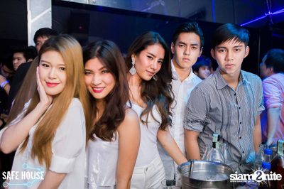 AE Tubbies pres. Single Light - Blacklight Neon Party — photo 31