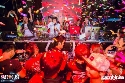 AE Tubbies pres. Single Light - Blacklight Neon Party — photo 74
