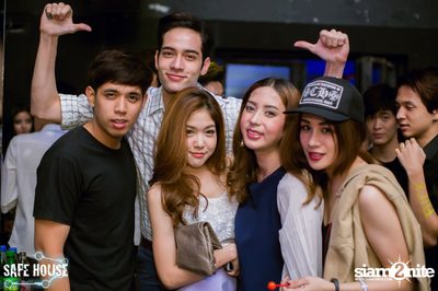 AE Tubbies pres. Single Light - Blacklight Neon Party — photo 14