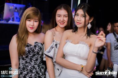 AE Tubbies pres. Single Light - Blacklight Neon Party — photo 9