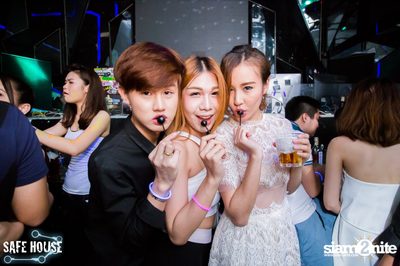 AE Tubbies pres. Single Light - Blacklight Neon Party — photo 98
