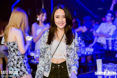 AE Tubbies pres. Single Light - Blacklight Neon Party — photo 8