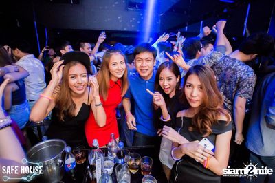 AE Tubbies pres. Single Light - Blacklight Neon Party — photo 112