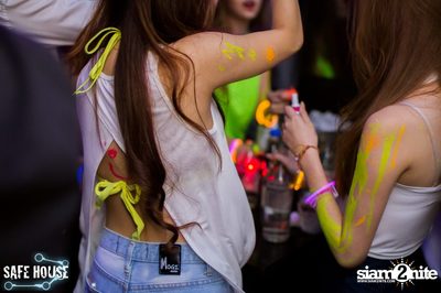 AE Tubbies pres. Single Light - Blacklight Neon Party — photo 50