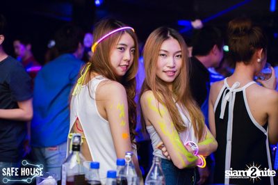 AE Tubbies pres. Single Light - Blacklight Neon Party — photo 28