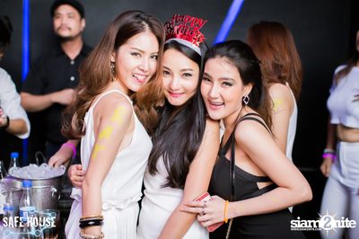 AE Tubbies pres. Single Light - Blacklight Neon Party — photo 78