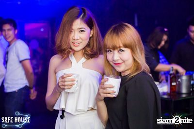 AE Tubbies pres. Single Light - Blacklight Neon Party — photo 6