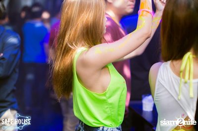 AE Tubbies pres. Single Light - Blacklight Neon Party — photo 16