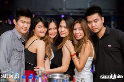 AE Tubbies pres. Single Light - Blacklight Neon Party — photo 20