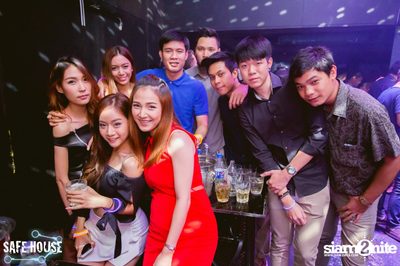 AE Tubbies pres. Single Light - Blacklight Neon Party — photo 29