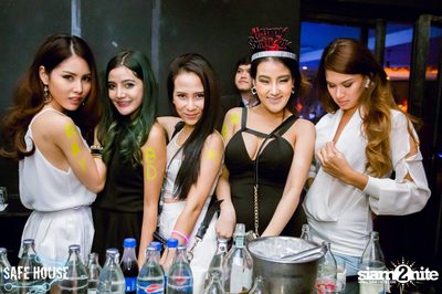 AE Tubbies pres. Single Light - Blacklight Neon Party — photo 13