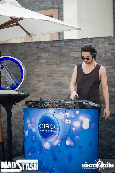 GET PHYSICAL Pool & Art Party — photo 22