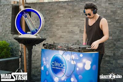 GET PHYSICAL Pool & Art Party — photo 8
