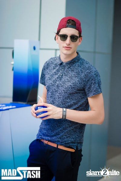 GET PHYSICAL Pool & Art Party — photo 96