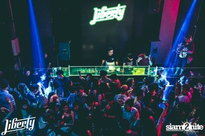 Julian Jordan at Liberty Club, Liberty Plaza Building — photo 2