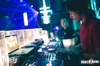 Julian Jordan at Liberty Club, Liberty Plaza Building — photo 5