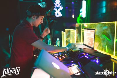Julian Jordan at Liberty Club, Liberty Plaza Building — photo 8