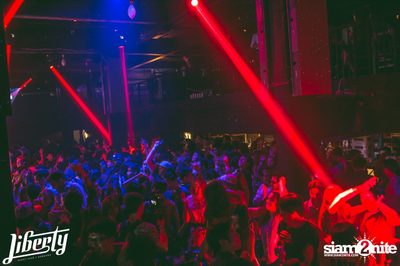 Julian Jordan at Liberty Club, Liberty Plaza Building — photo 13
