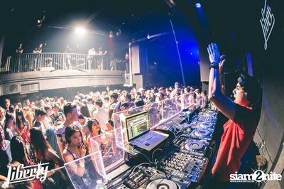 Julian Jordan at Liberty Club, Liberty Plaza Building — photo 15