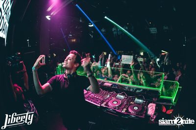 Julian Jordan at Liberty Club, Liberty Plaza Building — photo 34