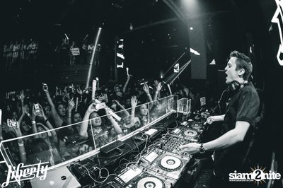 Julian Jordan at Liberty Club, Liberty Plaza Building — photo 35