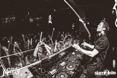 Julian Jordan at Liberty Club, Liberty Plaza Building — photo 36