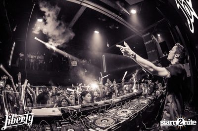 Julian Jordan at Liberty Club, Liberty Plaza Building — photo 37