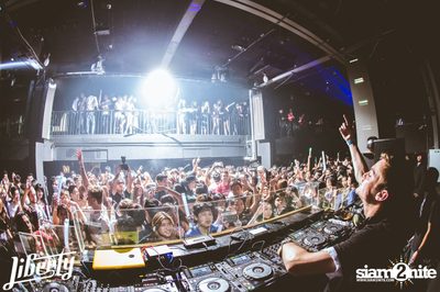 Julian Jordan at Liberty Club, Liberty Plaza Building — photo 45