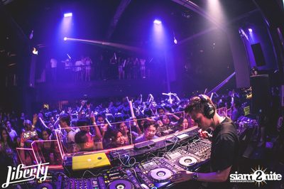 Julian Jordan at Liberty Club, Liberty Plaza Building — photo 46
