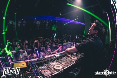 Julian Jordan at Liberty Club, Liberty Plaza Building — photo 48