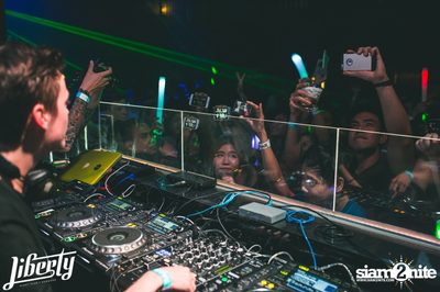 Julian Jordan at Liberty Club, Liberty Plaza Building — photo 57