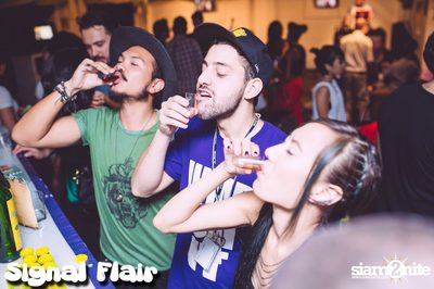 Signal Flair - Look Out at L After Club, Thonglor — photo 142