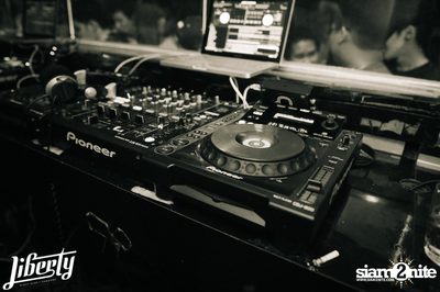 Saturday Night at Liberty Club, Liberty Plaza Thonglor — photo 49