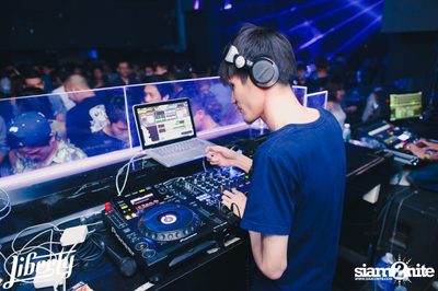 Saturday Night at Liberty Club, Liberty Plaza Thonglor — photo 63