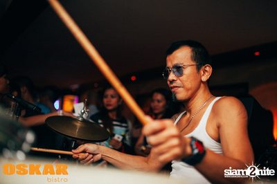 NUM T-BONE LIVE at Oskar Bistro, Sukhumvit Soi 11 — photo 60