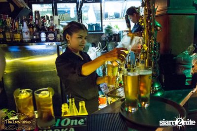 ปาร์ตี้คืนวันพุธ กับ Ms. Signe & Hvetter Band ที่ The Iron Fairies — photo 42