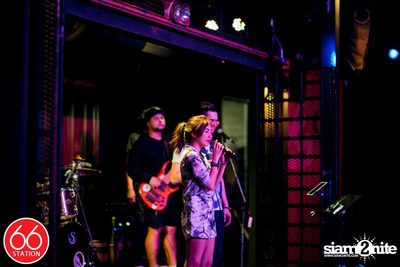 คอนเสิร์ต ป๊อด โมเดิร์นด็อก ที่ ซิกซ์ตี้ซิกซ์ สเตชั่น ลาดพร้าว — photo 16