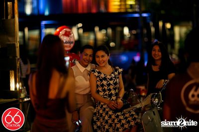 คอนเสิร์ต ป๊อด โมเดิร์นด็อก ที่ ซิกซ์ตี้ซิกซ์ สเตชั่น ลาดพร้าว — photo 19