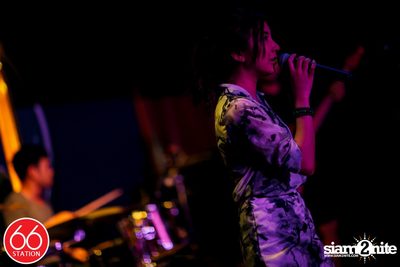 คอนเสิร์ต ป๊อด โมเดิร์นด็อก ที่ ซิกซ์ตี้ซิกซ์ สเตชั่น ลาดพร้าว — photo 23