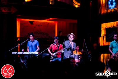 คอนเสิร์ต ป๊อด โมเดิร์นด็อก ที่ ซิกซ์ตี้ซิกซ์ สเตชั่น ลาดพร้าว — photo 29