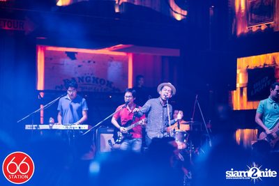 คอนเสิร์ต ป๊อด โมเดิร์นด็อก ที่ ซิกซ์ตี้ซิกซ์ สเตชั่น ลาดพร้าว — photo 30
