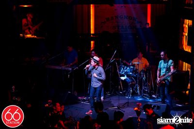 คอนเสิร์ต ป๊อด โมเดิร์นด็อก ที่ ซิกซ์ตี้ซิกซ์ สเตชั่น ลาดพร้าว — photo 31