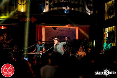 คอนเสิร์ต ป๊อด โมเดิร์นด็อก ที่ ซิกซ์ตี้ซิกซ์ สเตชั่น ลาดพร้าว — photo 34