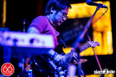 คอนเสิร์ต ป๊อด โมเดิร์นด็อก ที่ ซิกซ์ตี้ซิกซ์ สเตชั่น ลาดพร้าว — photo 37