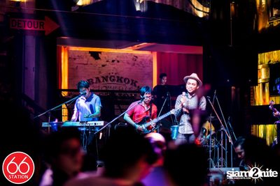 คอนเสิร์ต ป๊อด โมเดิร์นด็อก ที่ ซิกซ์ตี้ซิกซ์ สเตชั่น ลาดพร้าว — photo 47