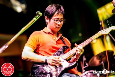 คอนเสิร์ต ป๊อด โมเดิร์นด็อก ที่ ซิกซ์ตี้ซิกซ์ สเตชั่น ลาดพร้าว — photo 50
