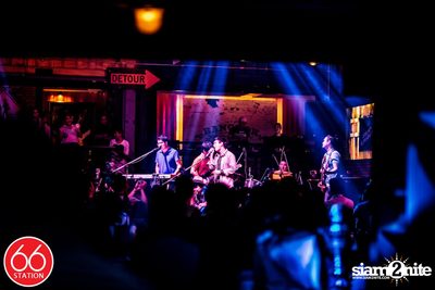 คอนเสิร์ต ป๊อด โมเดิร์นด็อก ที่ ซิกซ์ตี้ซิกซ์ สเตชั่น ลาดพร้าว — photo 60
